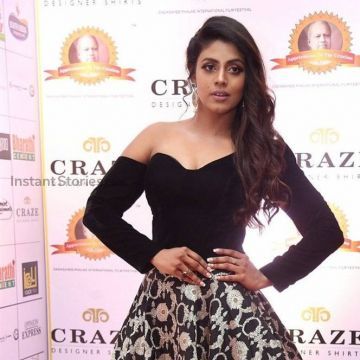 Actress Iniya in Black Dress at Dadasaheb Phalke Awards