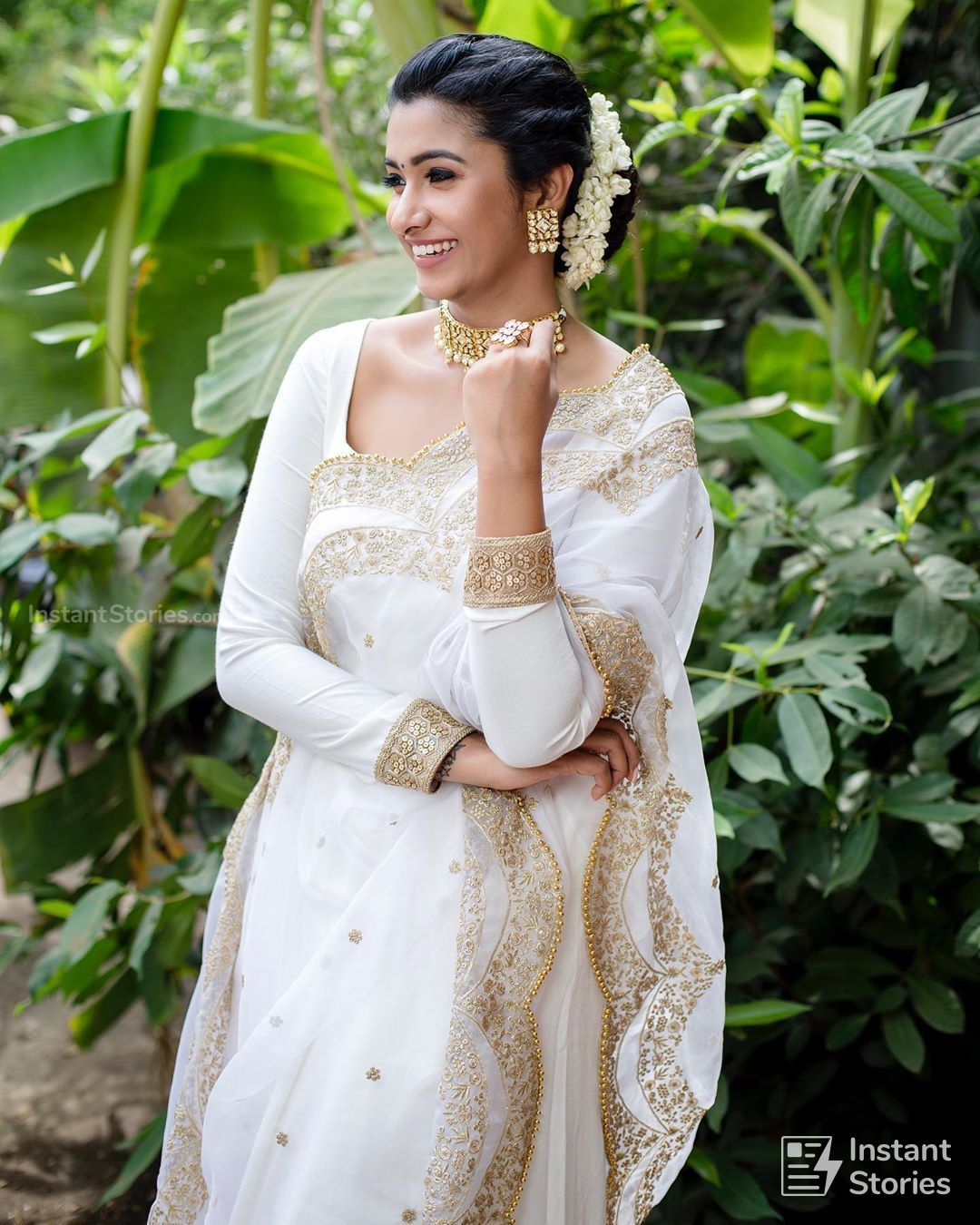 Priya Bhavani Shankars Hot Photoshoot Pictures in White Saree (1080p) (7437) - Priya Bhavani Shankar