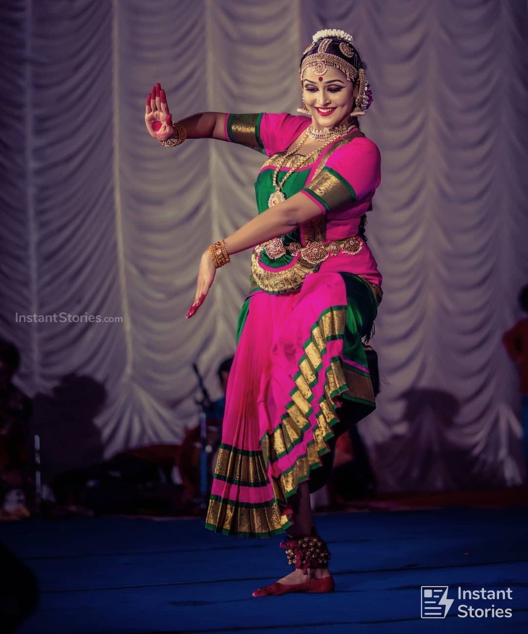 Remya Nambeesan New HD Beautiful photos in Red & Black Sarees (1080p) (8740) - Remya Nambeesan