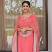 Sayesha Saigal Latest Beautiful Photos in Pink Dress