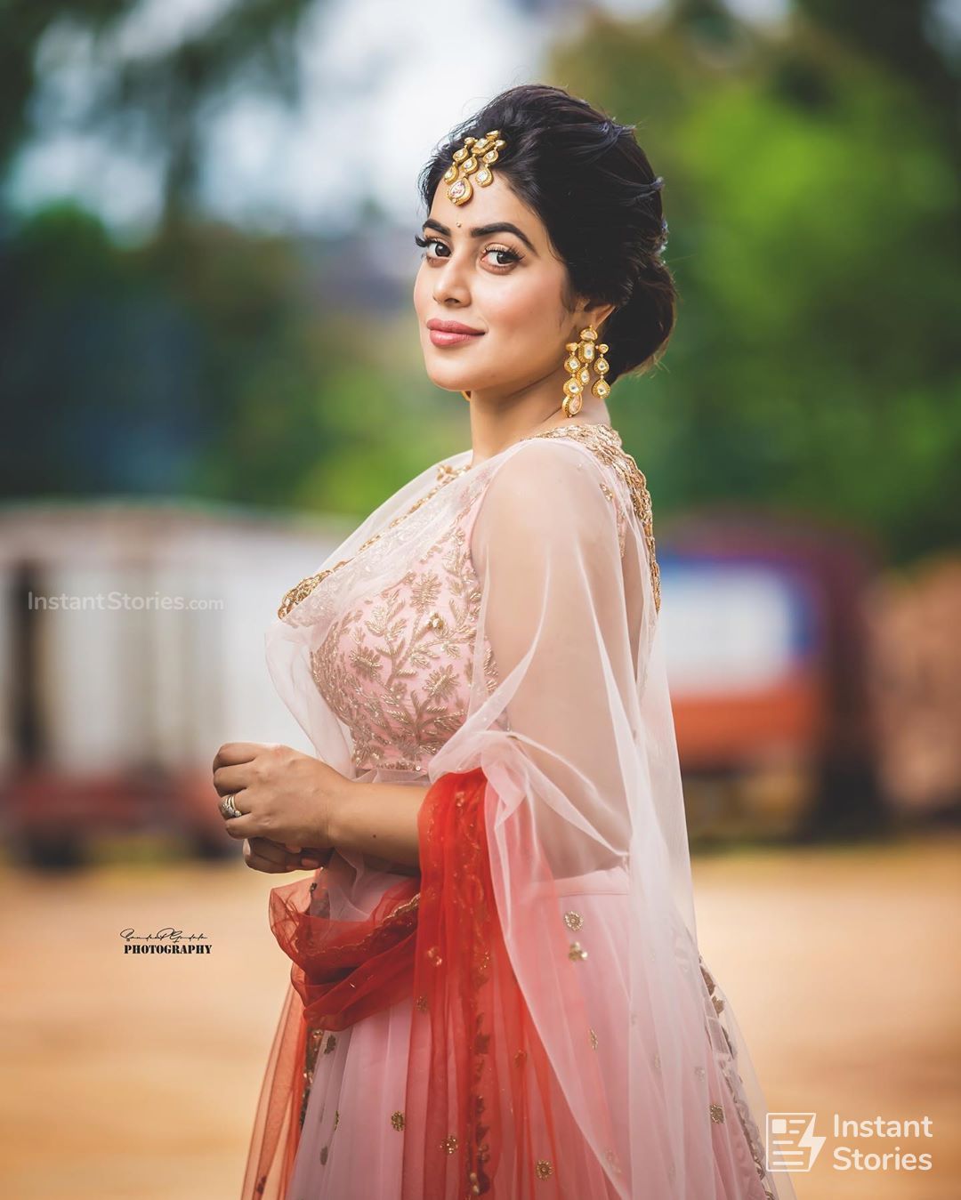 Shamna Kasim (Poorna) Hot HD Photoshoot Photos in White & Pink Dress (1080p) (16498) - Shamna Kasim (Poorna)