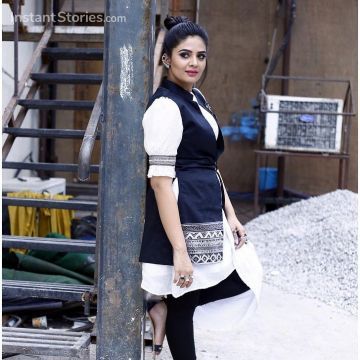 Sreemukhi Latest Hot HD Photos/Wallpapers (1080p,4k)